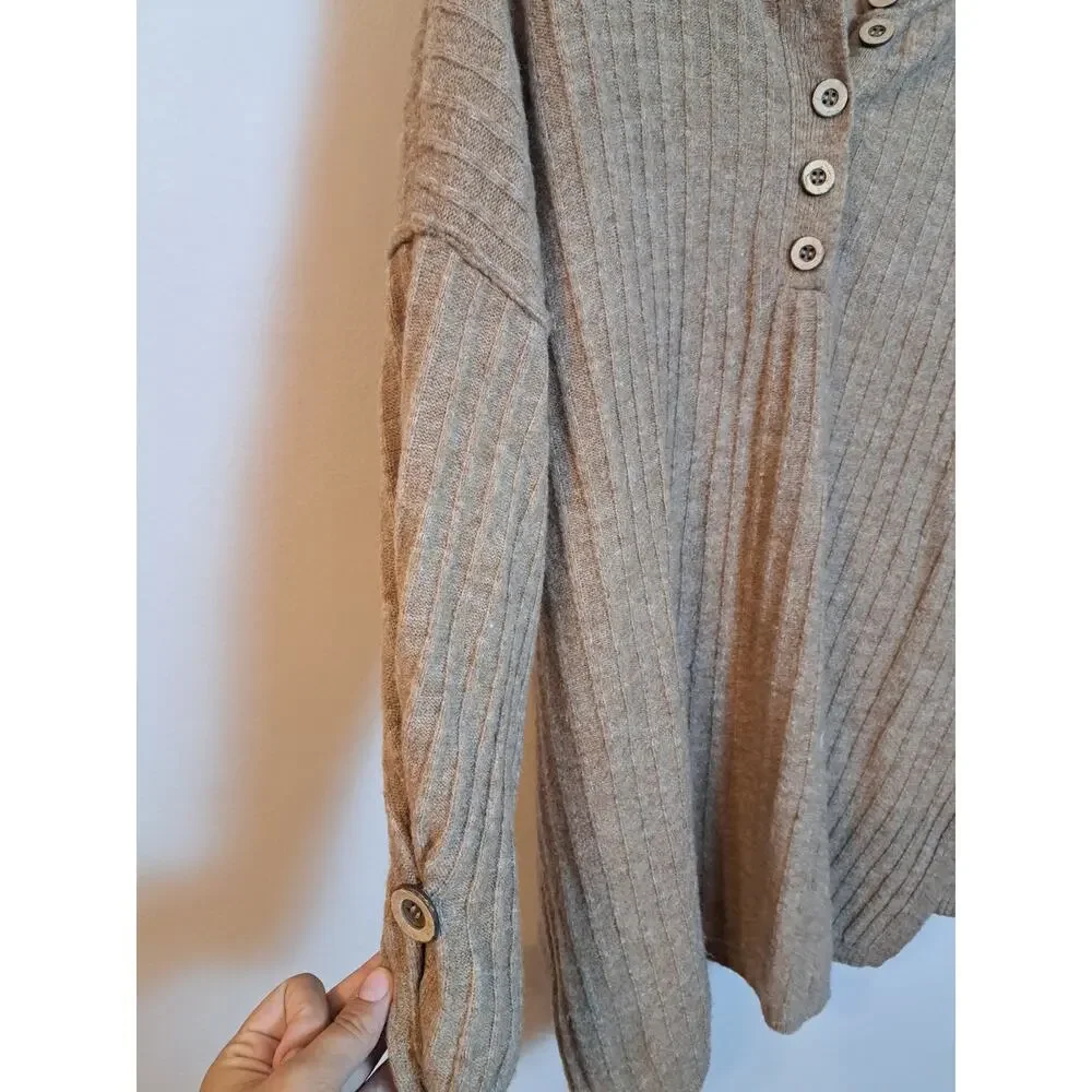 Free People intimately Womens Oversized Heather Tan Henley Sweater sz Small